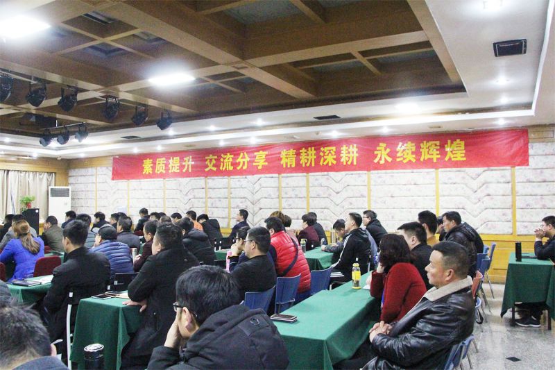 長(zhǎng)刀駿馬颯踏山川，智勇毅堅(jiān)誓創(chuàng)輝煌